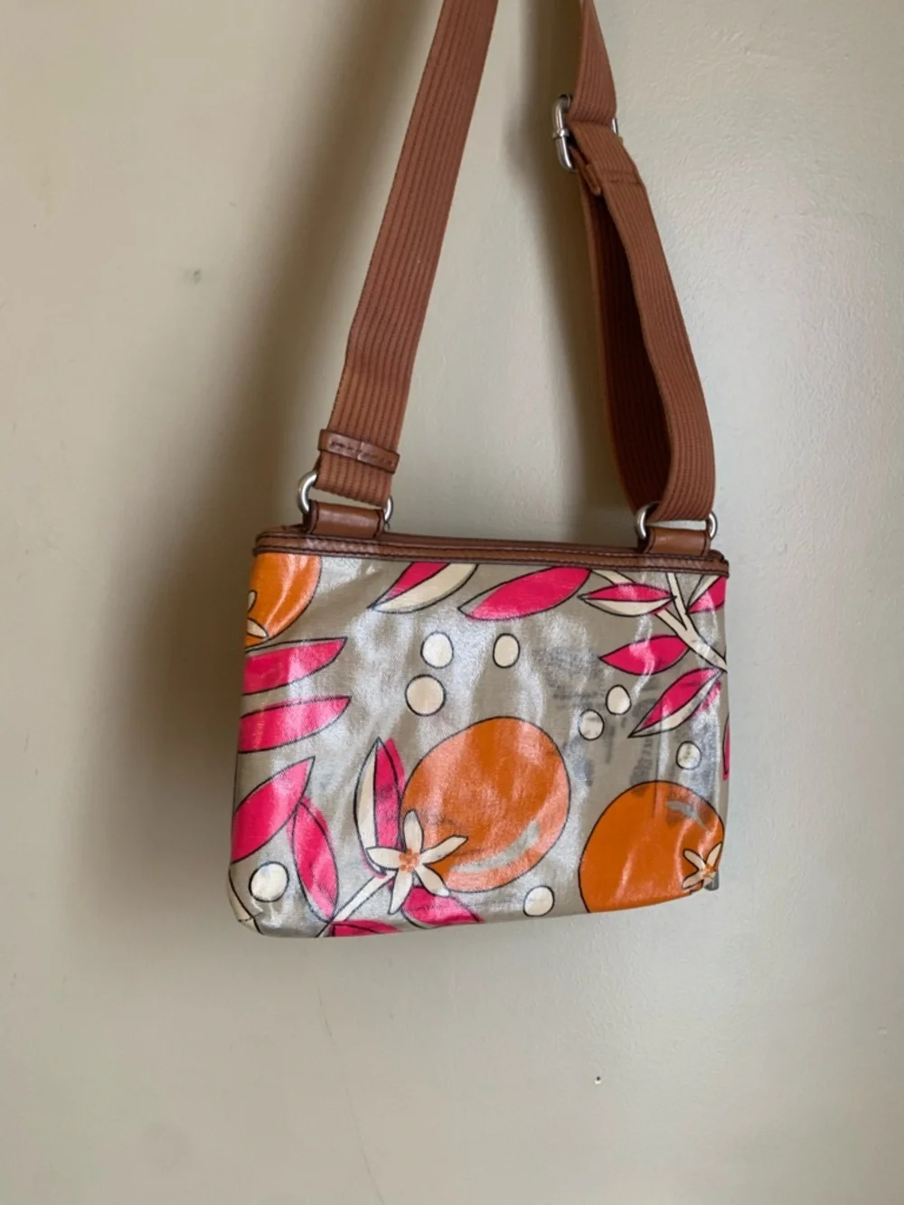 Fossil key-per Floral Crossbody Bag in Pink, Orange & Tan vinyl no key
